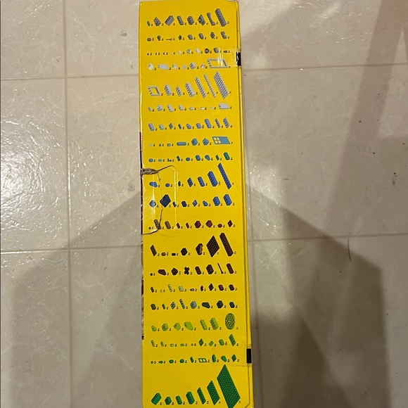 *RETIRED* LEGO Classic 1500-Piece Set - Rainbow Color
New, unopened box - Picture 4 of 6